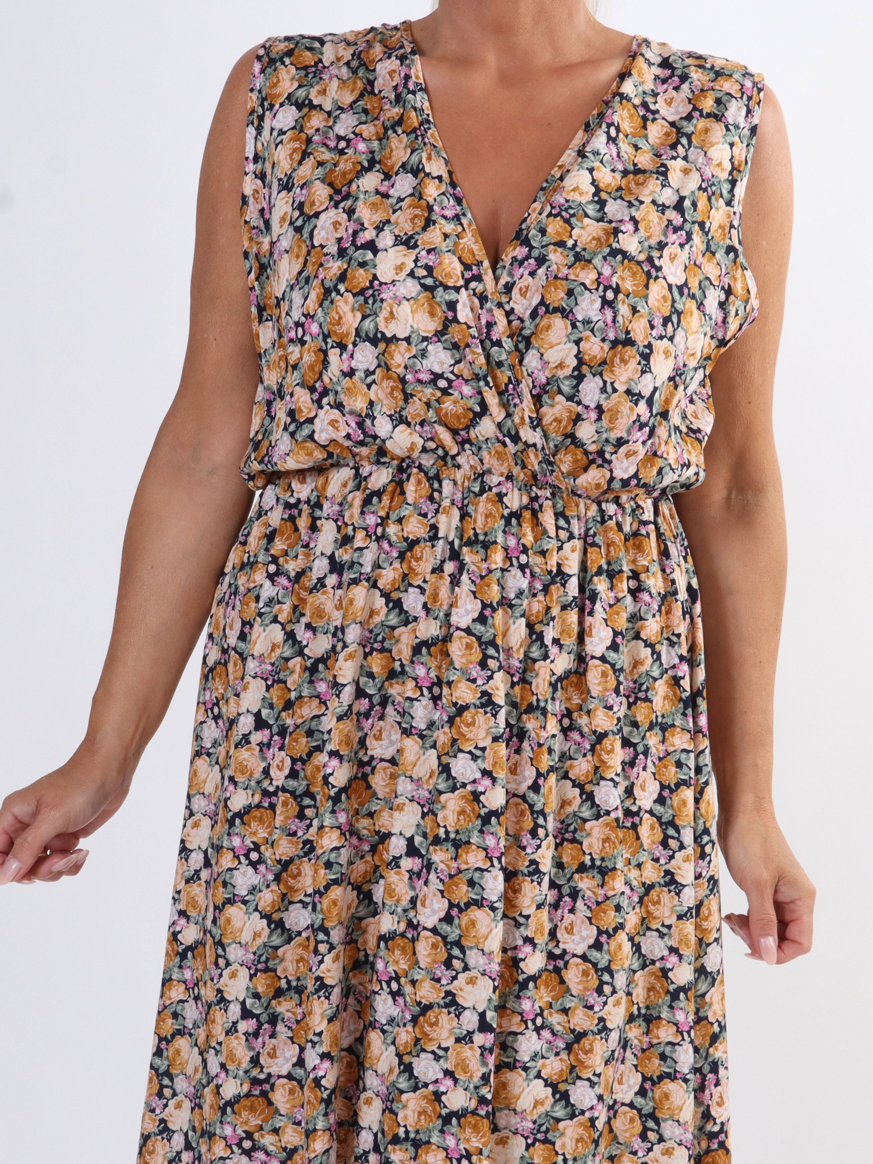 Liv - Sød kjole i småt blomsterprint